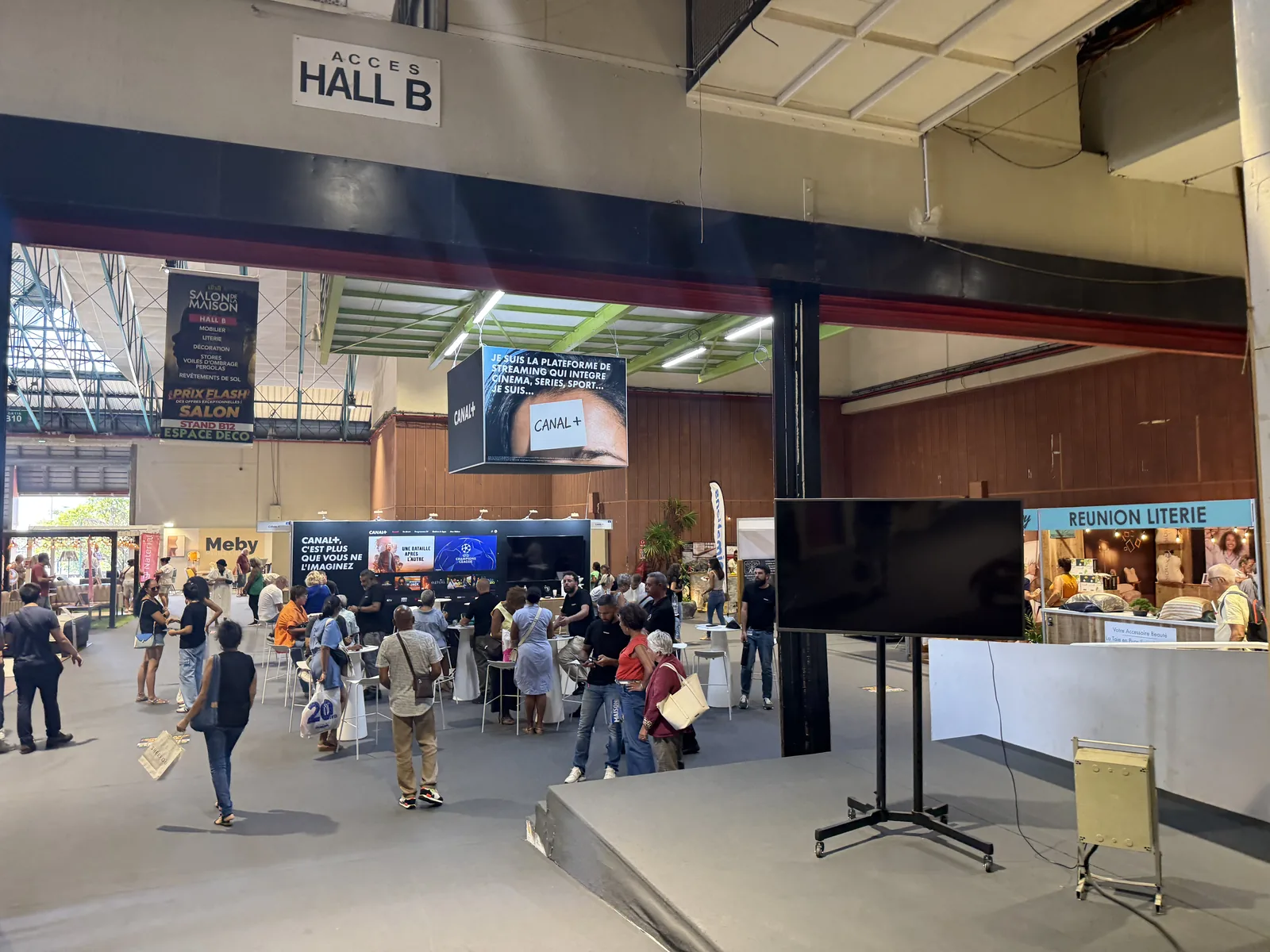 Hall B du Salon de la Maison 2026 avec l'espace décoration et les stands prix flash